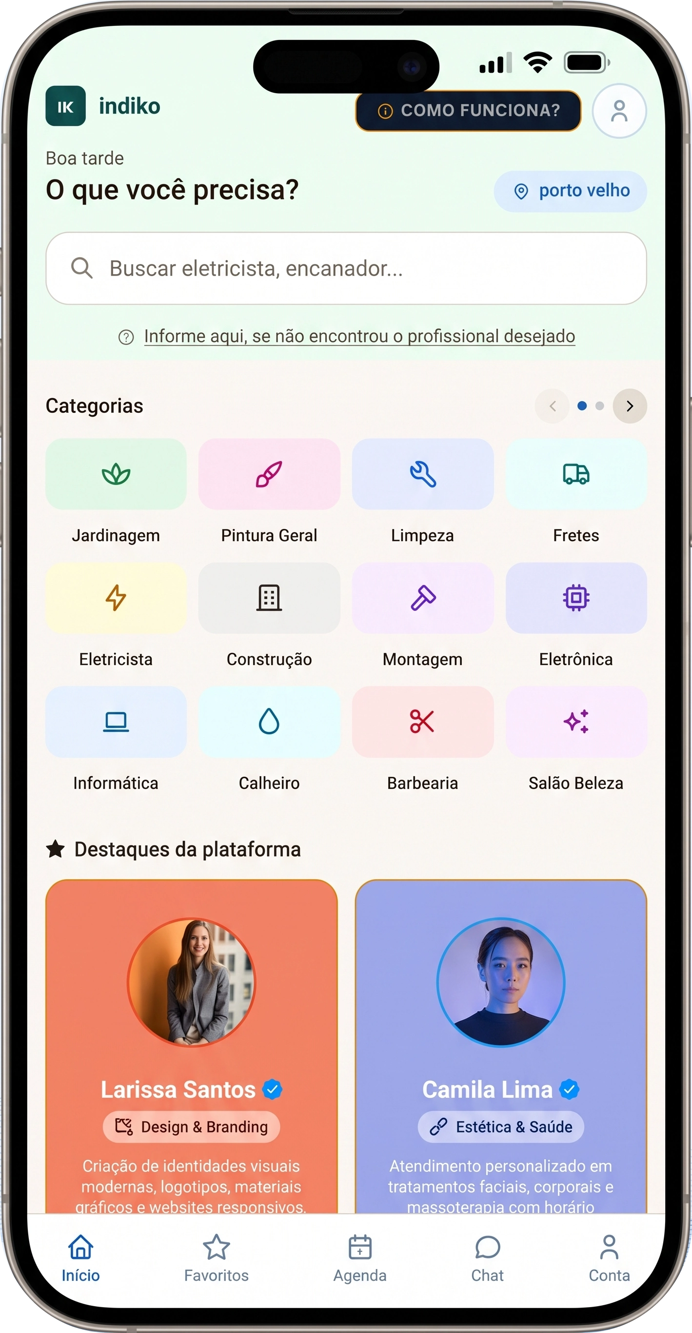 Tela inicial do app Indiko com busca de profissionais, categorias como Jardinagem, Eletricista e Limpeza, e destaques da plataforma